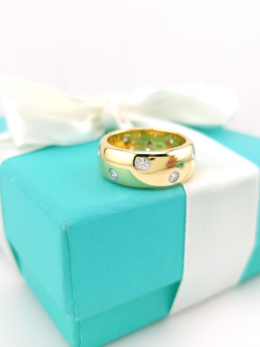 Tiffany & Co. 18k Gold & Platinum Etoile 8mm Wide Eternity Diamond Ring Size 6